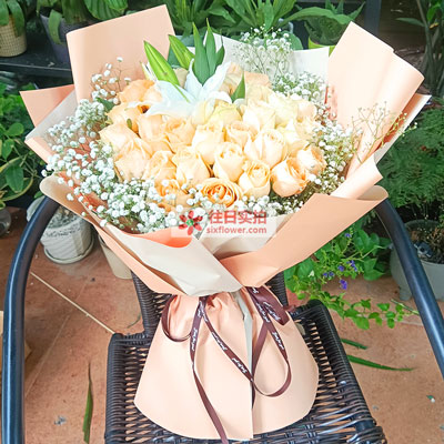 上饶33朵香槟玫瑰百合，心里永远是你