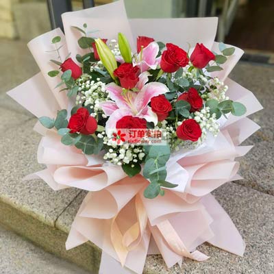 上饶11朵红玫瑰百合，全世界里只有一个你